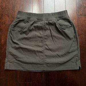 prAna Women's Skort Skirt Size 2 Dark Olive Green Nylon Spandex Hiking Outdoor